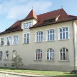 Regionaltypische geschichtstraechtige Gebaeude Kehlen altes Schulhaus